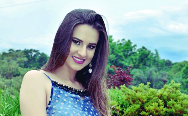 Confira o look de Caroline Endler Veiga, por Abel Oliveira